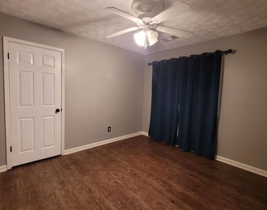 1202 Fairway Oaks - Photo Thumbnail 17