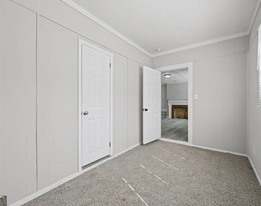 3705 Log Cabin Drive - Photo Thumbnail 8