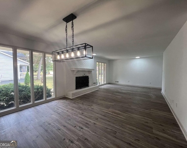 5760 Penfield Place - Photo Thumbnail 4