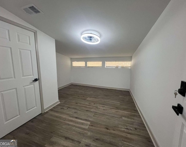 5760 Penfield Place - Photo Thumbnail 9