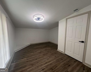 5760 Penfield Place - Photo Thumbnail 5