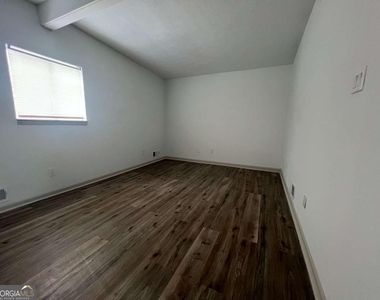 5760 Penfield Place - Photo Thumbnail 6