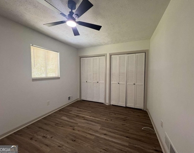 5760 Penfield Place - Photo Thumbnail 8