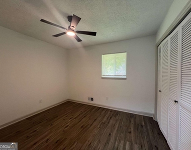 5760 Penfield Place - Photo Thumbnail 7