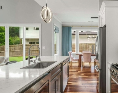 1520 Columbia Drive - Photo Thumbnail 9
