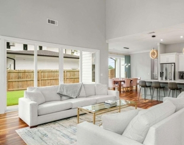 1520 Columbia Drive - Photo Thumbnail 12