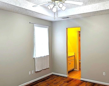 201 Brandonshire Lane - Photo Thumbnail 9