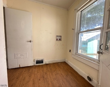 11 Mabie St - Photo Thumbnail 6