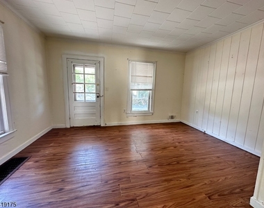 11 Mabie St - Photo Thumbnail 8