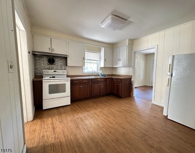 11 Mabie St - Photo Thumbnail 2