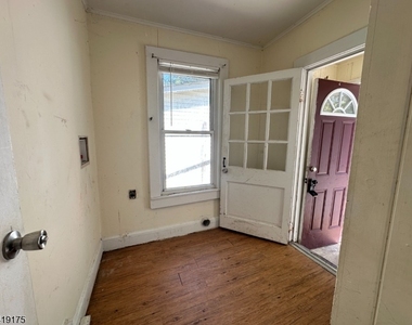 11 Mabie St - Photo Thumbnail 5