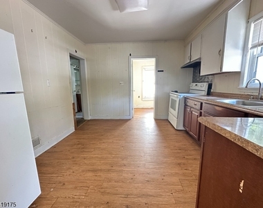 11 Mabie St - Photo Thumbnail 3