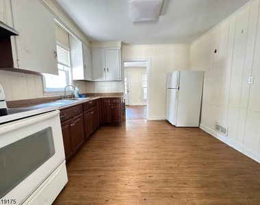 11 Mabie St - Photo Thumbnail 4