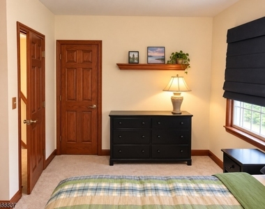 6 Fairchild Ave - Photo Thumbnail 7