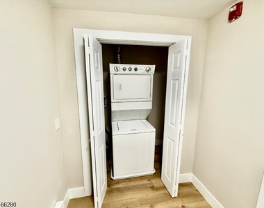 196 Spring St - Photo Thumbnail 10
