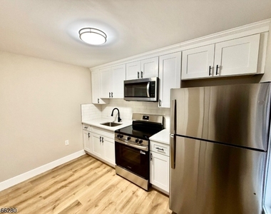 196 Spring St - Photo Thumbnail 2