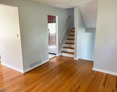 23 Winthrop Rd - Photo Thumbnail 8