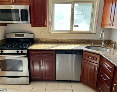 23 Winthrop Rd - Photo Thumbnail 10