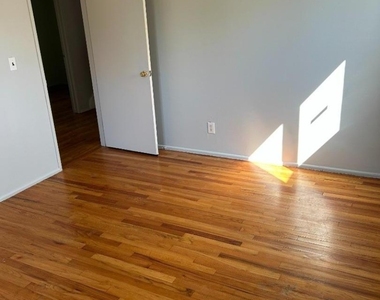 23 Winthrop Rd - Photo Thumbnail 11