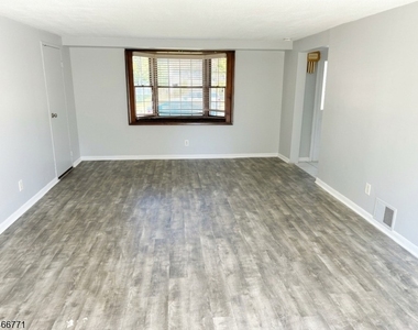 23 Winthrop Rd - Photo Thumbnail 5