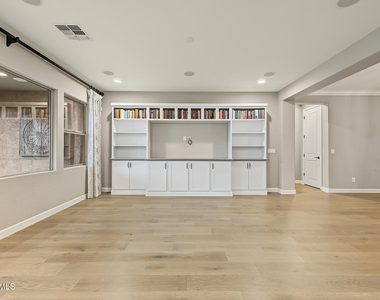 547 S 197th Avenue - Photo Thumbnail 7
