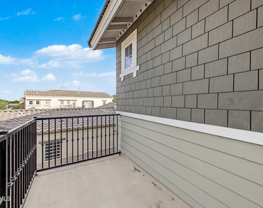 21052 W Elm Way Court - Photo Thumbnail 33