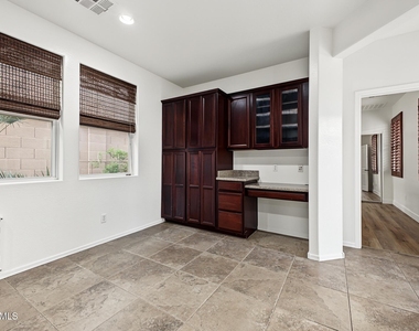 21052 W Elm Way Court - Photo Thumbnail 9