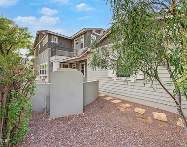 21052 W Elm Way Court - Photo Thumbnail 37