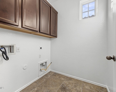 21052 W Elm Way Court - Photo Thumbnail 31