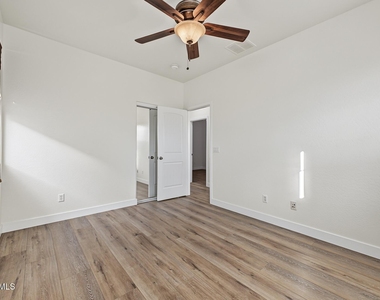 21052 W Elm Way Court - Photo Thumbnail 29
