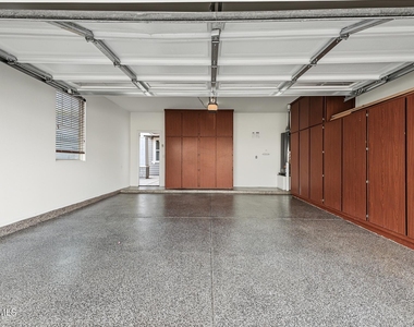 21052 W Elm Way Court - Photo Thumbnail 32