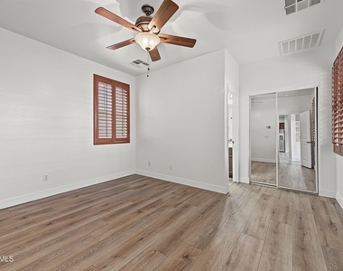 21052 W Elm Way Court - Photo Thumbnail 22