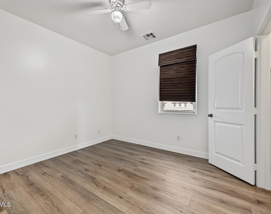 21052 W Elm Way Court - Photo Thumbnail 25