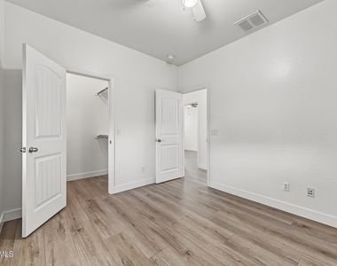 21052 W Elm Way Court - Photo Thumbnail 26