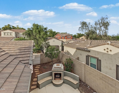 21052 W Elm Way Court - Photo Thumbnail 34