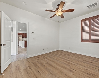 21052 W Elm Way Court - Photo Thumbnail 23