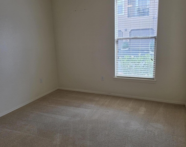 14250 W Wigwam Boulevard - Photo Thumbnail 3