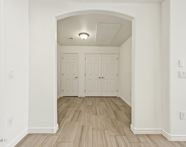 5350 E Deer Valley Drive - Photo Thumbnail 7