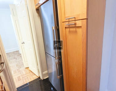 East 79th Street - Photo Thumbnail 4
