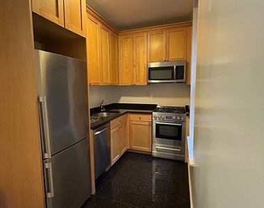 West 73 Street - Photo Thumbnail 3