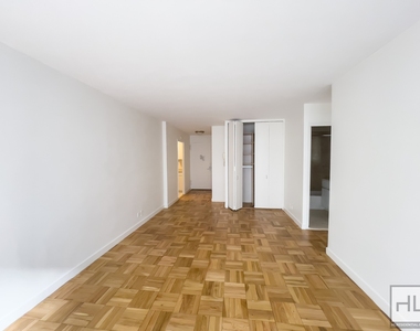 East 49 Street - Photo Thumbnail 1