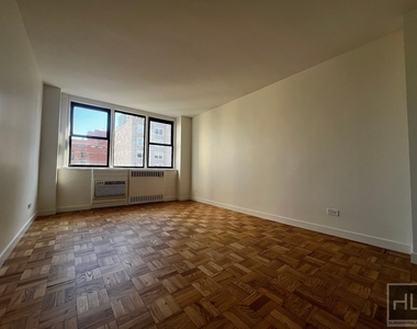 East 79th Street - Photo Thumbnail 1