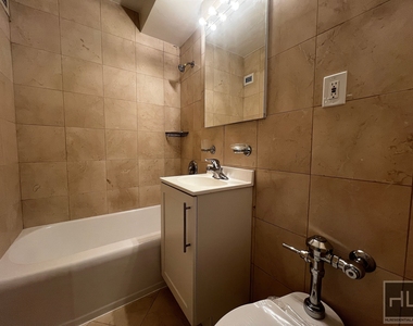 East 79th Street - Photo Thumbnail 4