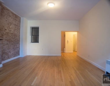 West 73 Street - Photo Thumbnail 2