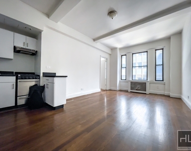 East 46 Street - Photo Thumbnail 1