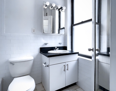 East 46 Street - Photo Thumbnail 4