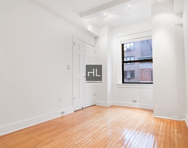 West 58th Street - Photo Thumbnail 3