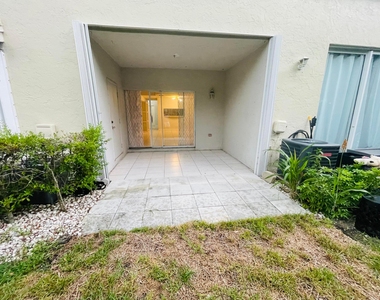 939 Kokomo Key Lane - Photo Thumbnail 15