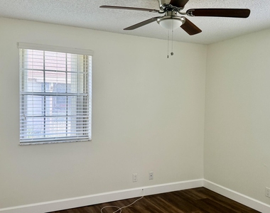 8061 Sw 20th Place - Photo Thumbnail 13