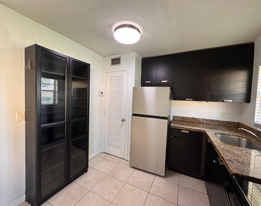 5150 Ne 6th Avenue - Photo Thumbnail 3